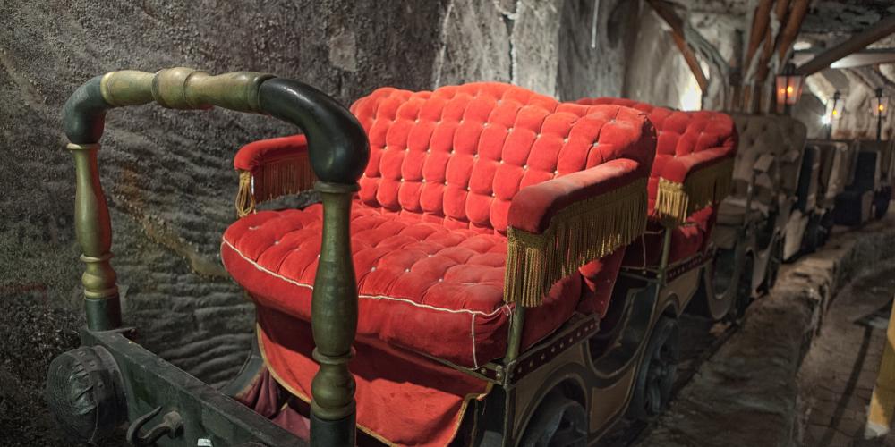 No-longer functional carriage of tourist horse-drawn railway from the 19th century, built especially for top state authorities. Museum in the Wieliczka Salt Mine. – © Bartek Papież No-longer functional carriage of tourist horse-drawn railway from the 19th century, built especially for top state authorities. Museum in the Wieliczka Salt Mine. – © Bartek Papież