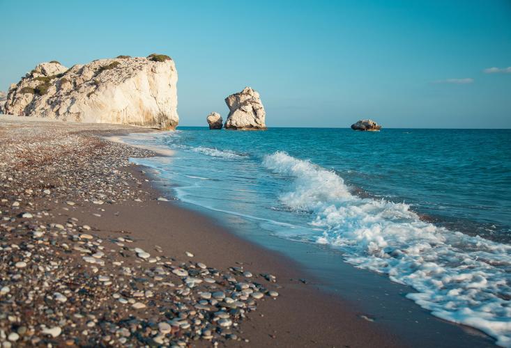据传说，阿佛洛狄忒的诞生地在塞浦路斯帕福斯的爱神岩。 – © Maryna Pleshkun / Shutterstock