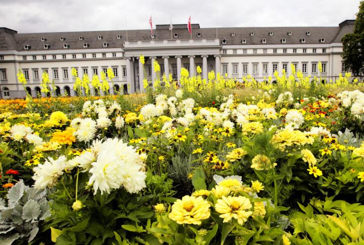 The palace park in Koblenz links the inner city with the Rhine. With its sunken gardens, the garden presents a modern interpretation of Prussian landscape architecture. – © Holgert Bernert / Rheinland-Pfalz Tourismus GmbH