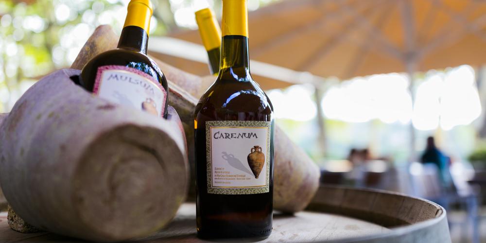 Le vin romain, et ses origines ancestrales, vous surprendra par sa richesse et ses arômes, très éloignés de ceux des vins français traditionnels. – © Aurelio Rodriguez Le vin romain, et ses origines ancestrales, vous surprendra par sa richesse et ses arômes, très éloignés de ceux des vins français traditionnels. – © Aurelio Rodriguez