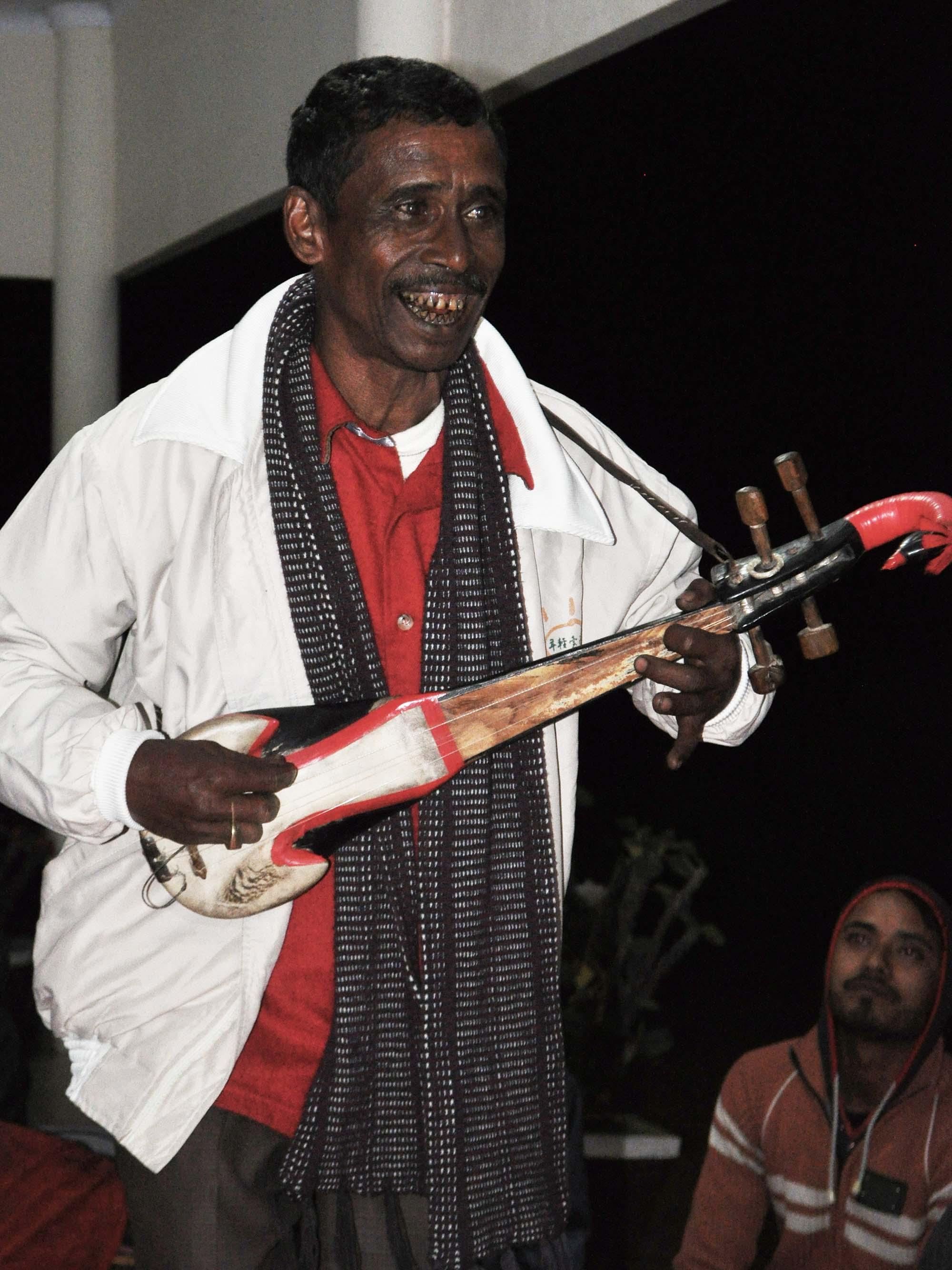 Baul singer at the Baul performance. Paharpur Guest House, Paharpur, Naogaon – © Roni Kabir Nurul