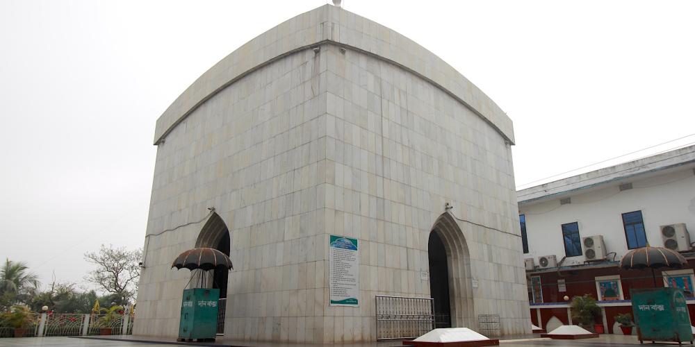 The mausoleum of Shah Sultan Mahisawar Balkhi, Mahasthangarh. – © Julfiker Ahmed