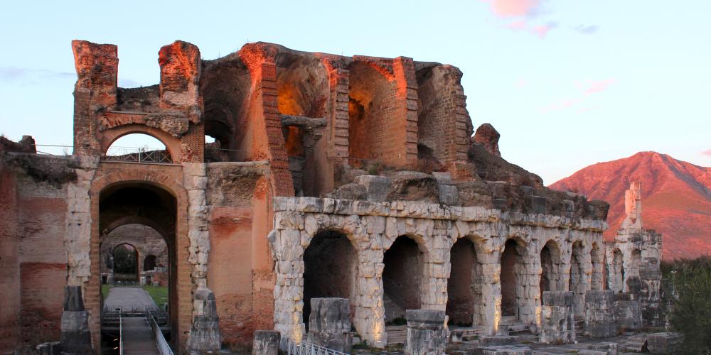 Amphitheater sunset view. – © Ortensio Fabozzi