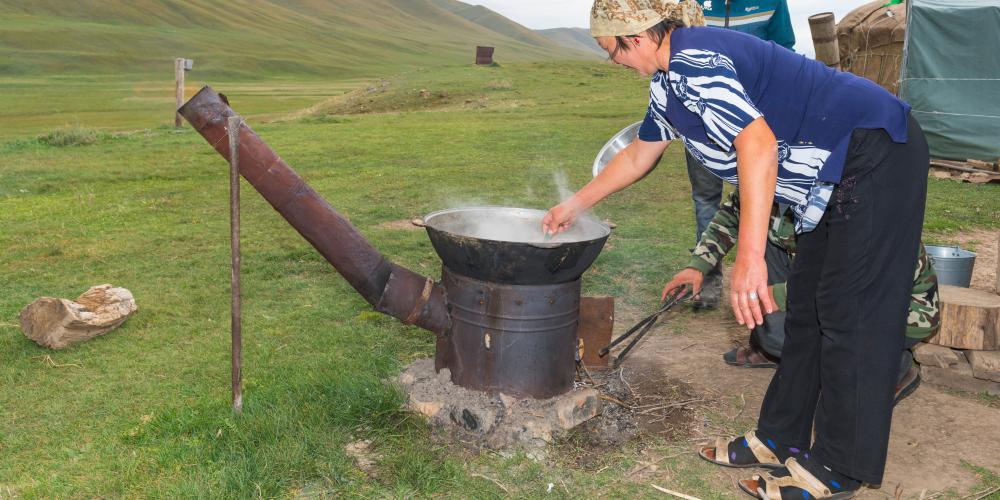 Nomads cooking near Almaty – Photo by GTW / Shutterstock.com