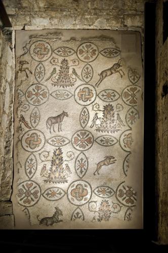 Now visible from inside the campanile, this mosaic belonged to the northern hall of the earliest Christian basilica. – © Gianluca Baronchelli