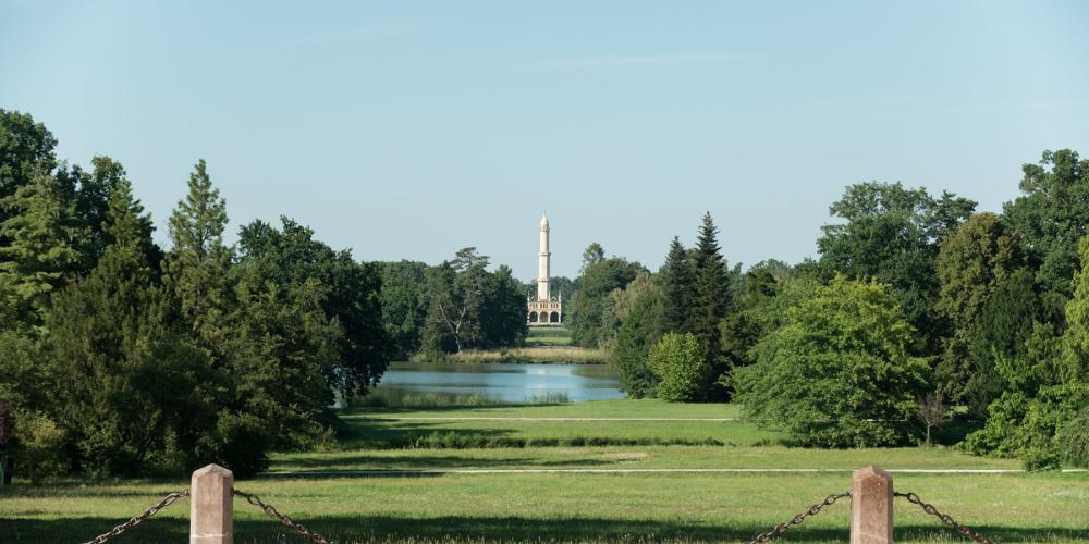 The slender tower reaches a height of 60 m, has three viewing platforms and serves as an unconventional lookout tower in the summer months. – © Archive of Lednice Castle The slender tower reaches a height of 60 m, has three viewing platforms and serves as an unconventional lookout tower in the summer months. – © Archive of Lednice Castle