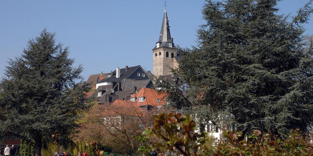 The protestant St. Peter’s Church, on the market square, was first mentioned in 1199. The 40-metre-high steeple dates from the 13th century. – © Editing Department / City of Essen The protestant St. Peter’s Church, on the market square, was first mentioned in 1199. The 40-metre-high steeple dates from the 13th century. – © Editing Department / City of Essen