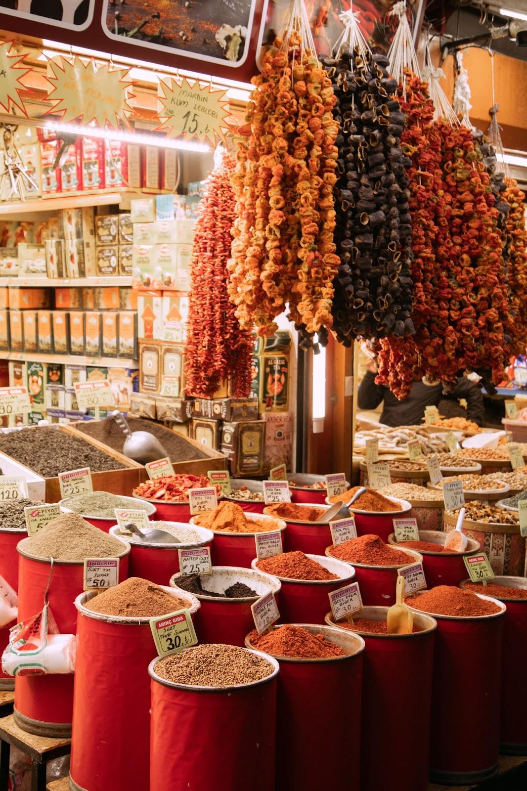 Spices in the one of Khiva's Bazaars © Sulav Loktam / Pexels