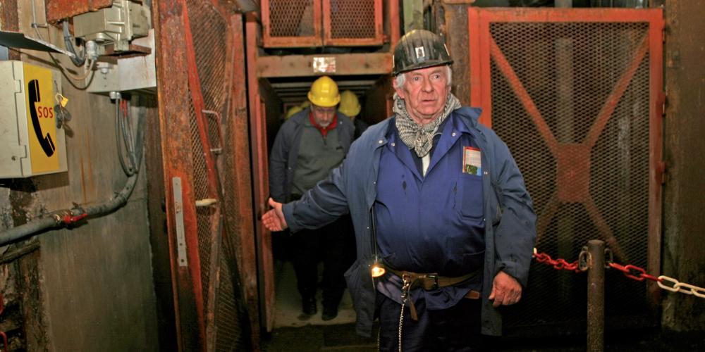 Les visites de la mine utilisent la cage pour descendre dans le monde mystique de la "pierre noire". – © Blegny Mine