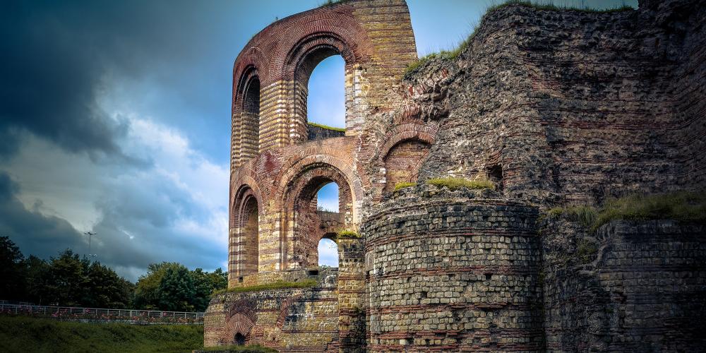 The Imperial Baths were used as a castle, city wall and monastery. – © Hufnagel