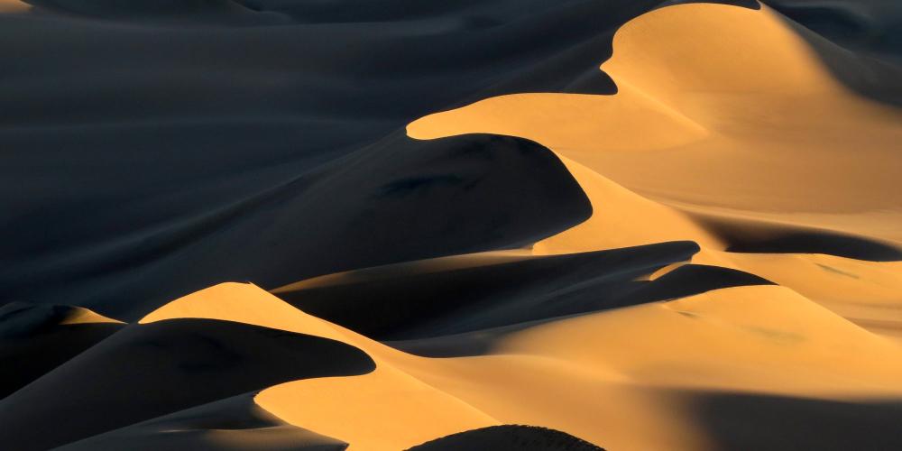 Sand dunes in Lut Desert. – © Mehran Maghsoudi