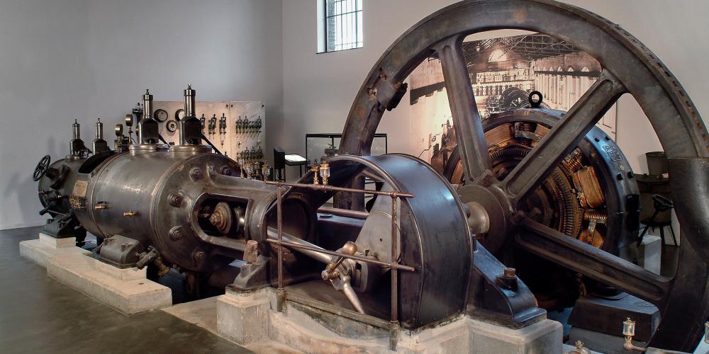 The steam engine in the Industry Museum is one of the exhibits explaining the process of mining. – © Photo-Daylight