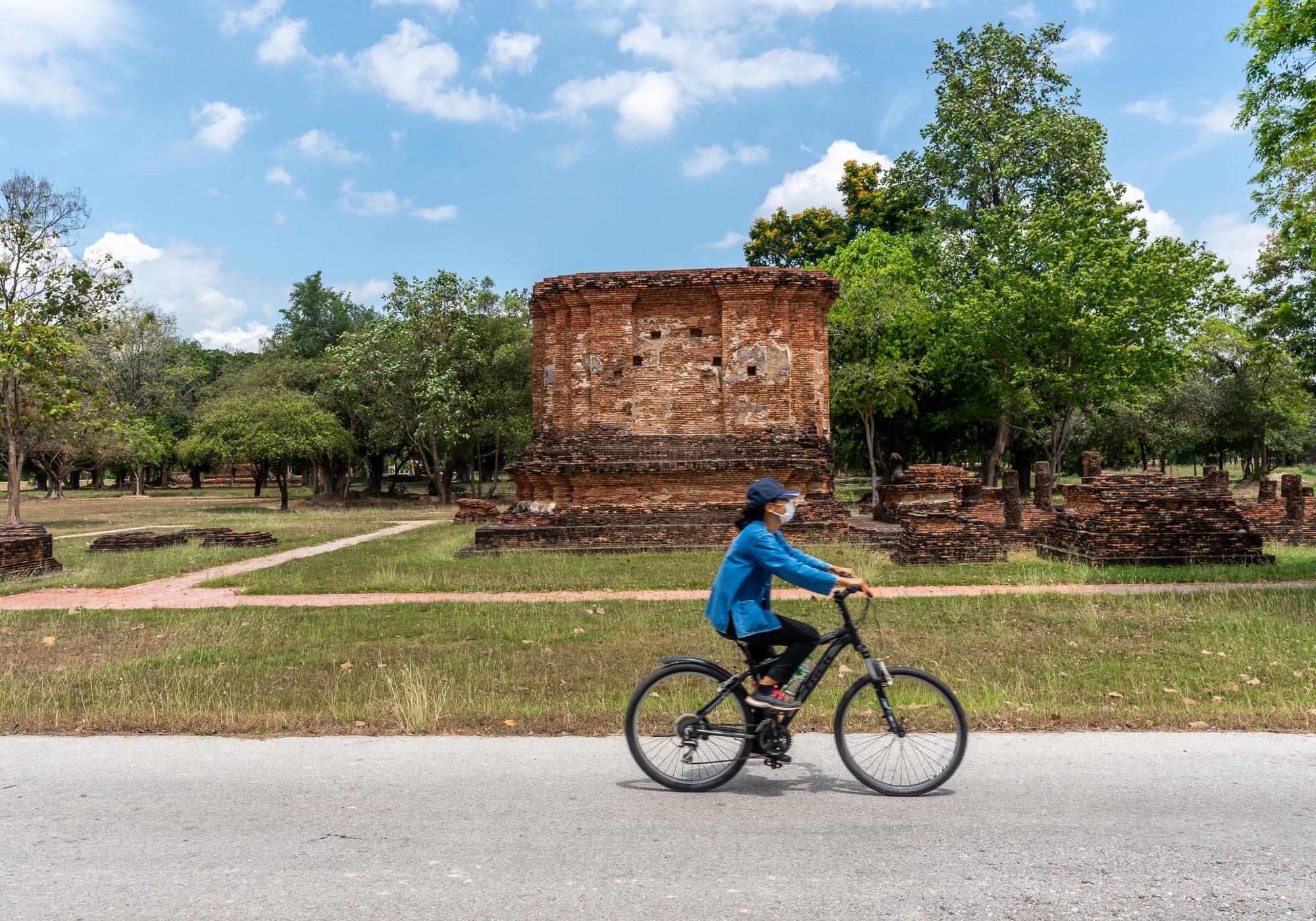 One of the smaller temple ruins in the West Zone of the Sukhothai Historical Park. – © Michael Turtle