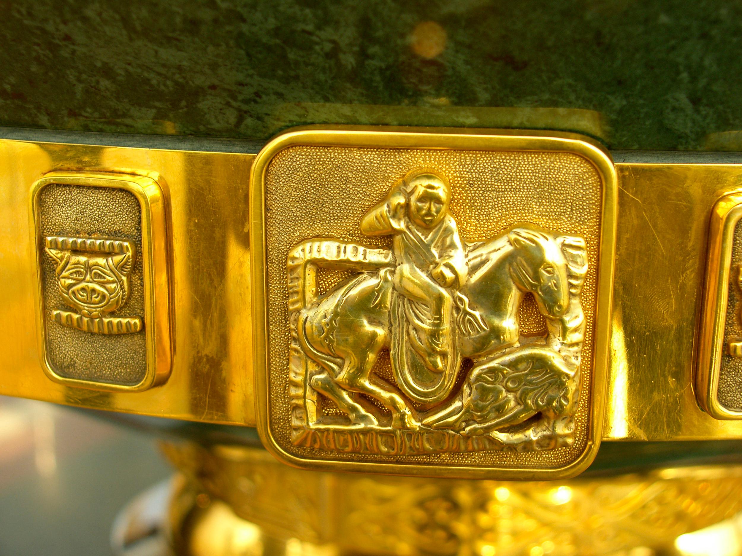 Gold nomadic horseman © Boris Rezvantsev / Shutterstock