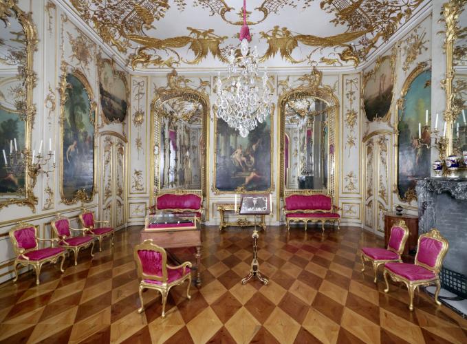 The Concert Room, a major work of Frederician Rococo, was the venue for the King´s famous flute concerts. Frederick the Great was a talented solo performer on the transverse flute. In the Music Room, he played duets, accompanied on the harpsichord by musicians such as Carl Philipp Emanuel Bach, Johann Sebastian Bach`s most distinguished son. – © W.Pfauder/SPSG