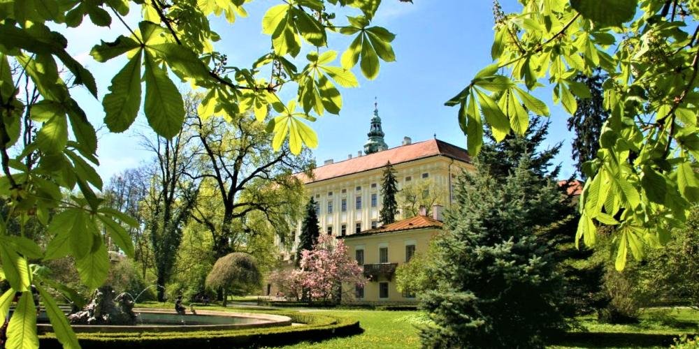The Castle Garden has 54 hectares. It offers relaxation among mature trees, free-moving peacocks and other animals, as well as several architectural structures from different times. – © Stanislav Domanský The Castle Garden has 54 hectares. It offers relaxation among mature trees, free-moving peacocks and other animals, as well as several architectural structures from different times. – © Stanislav Domanský