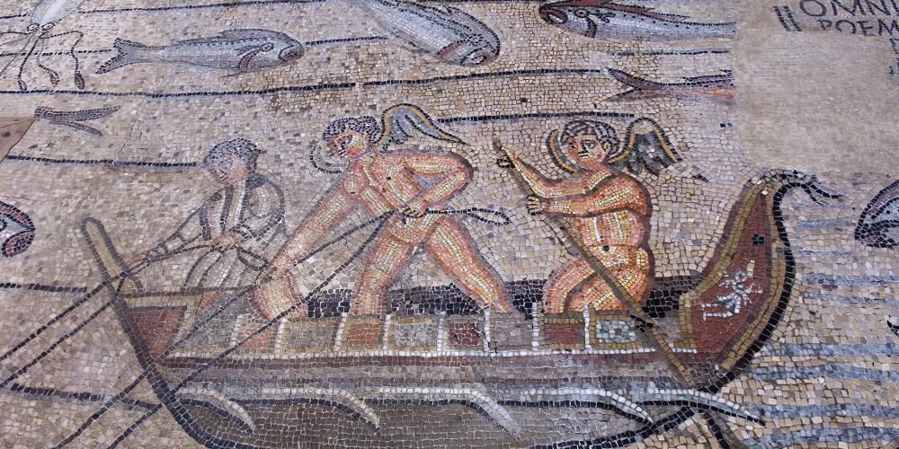 A detail of the cycle of Jonah, whose story is set in a marine background crowded with fish and other sea creatures. – © Gianluca Baronchelli A detail of the cycle of Jonah, whose story is set in a marine background crowded with fish and other sea creatures. – © Gianluca Baronchelli