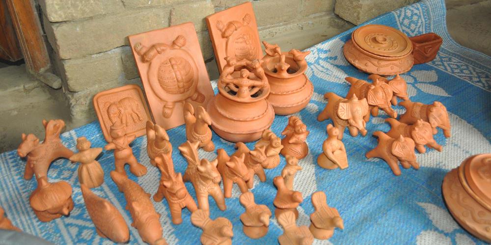 Presentation of pottery products for sale. Palpara Paharpur – © Roni Kabir Nurul
