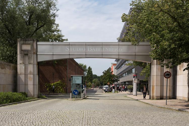 The main entrance of the world famous Babelsberg Studio, where historical buildings with huge importance to the film industry are located next to modern film studios and workplaces for state of the art film productions. – © Andre Stiebitz / PMSG