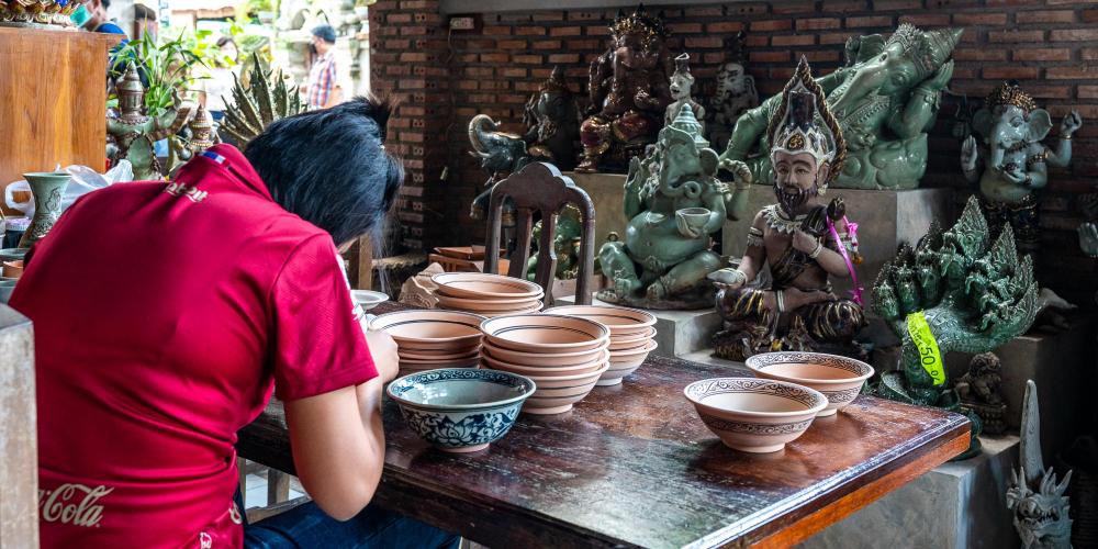 Visitors can take a workshop to learn how to make Sukhothai ceramics, one of the main industries when the kingdom was at its peak. – © Michael Turtle