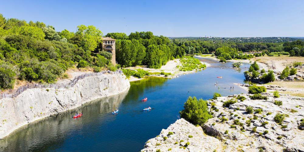 The Pont du Gard is also noted for its remarkable natural beauty. Discover its magic on the banks of the river Gardon. – © Aurelio Roedriguez