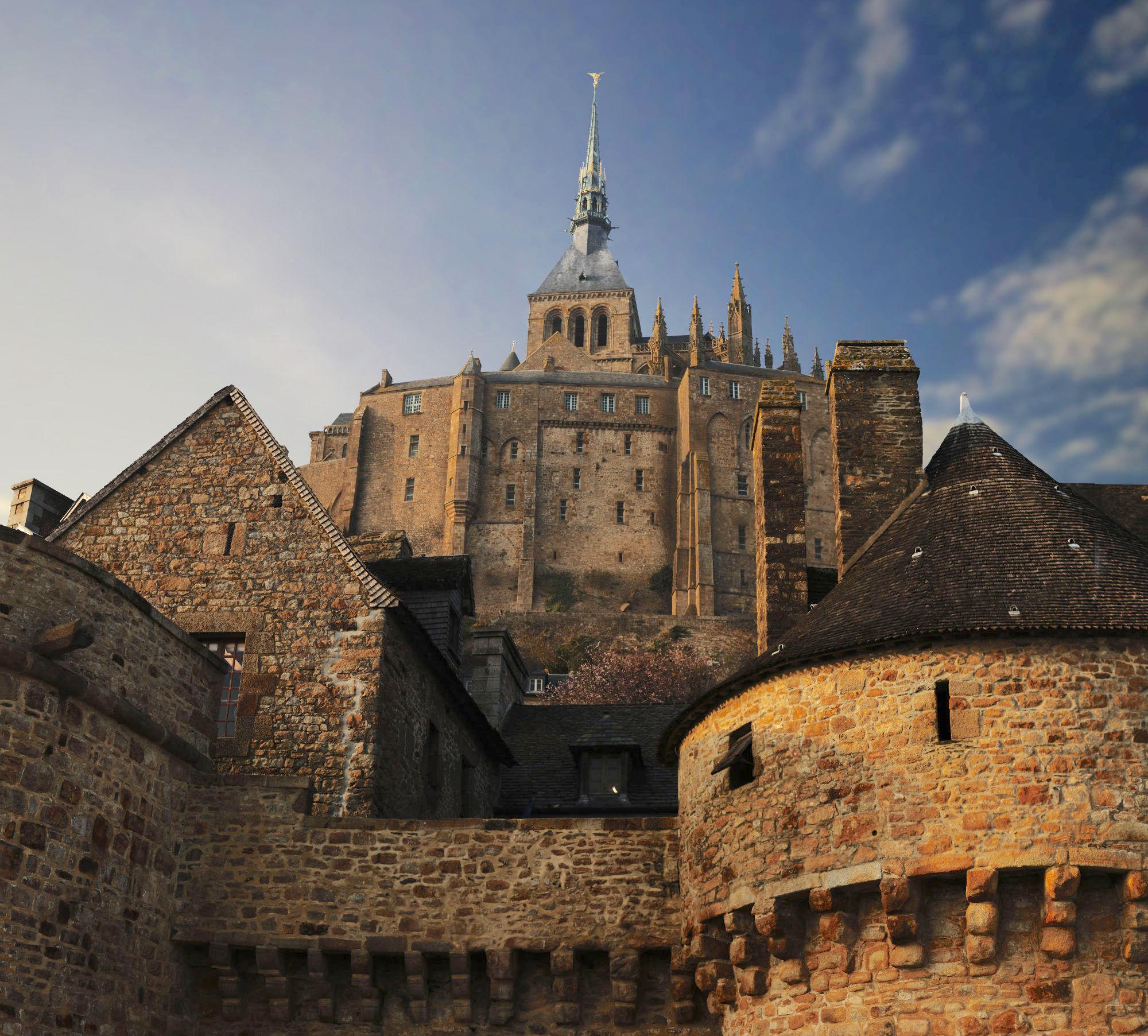 Mont-Saint-Michel offers top-notch photographic opportunities from all angles. Pictured: the south side of the Abbey, seen from the ramparts. – © CIM Productions / Centre des monuments nationaux