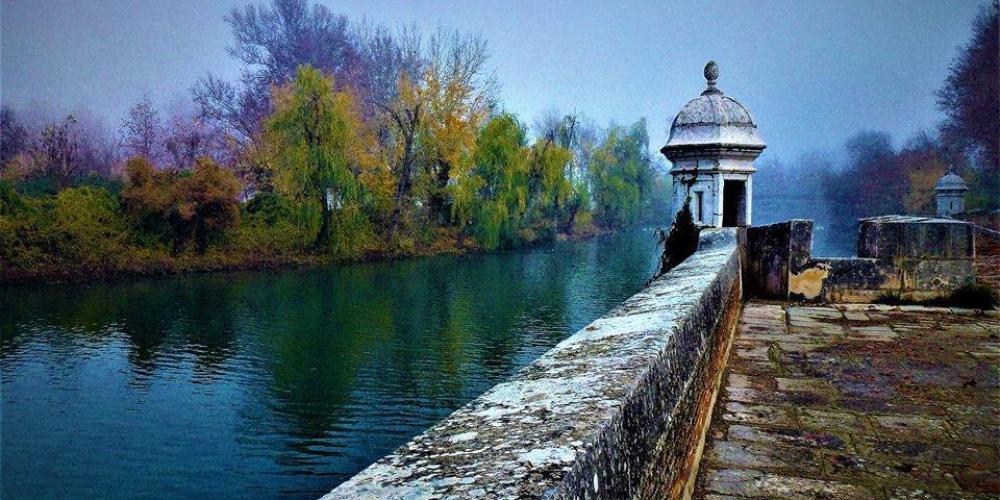 The Royal Pier on the Tajo River at Prince's Garden, where the royal court would land their boats to recreate in the garden. – © Joaquín Álvarez The Royal Pier on the Tajo River at Prince's Garden, where the royal court would land their boats to recreate in the garden. – © Joaquín Álvarez