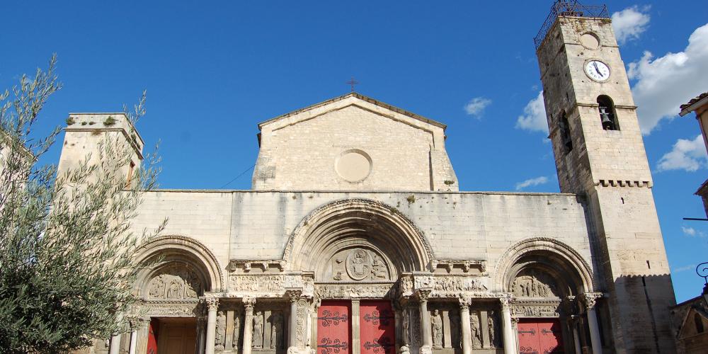 The abbey church of Saint Gilles is on the World Heritage List as a step on the way of St Jacques de Compostela. – © B.Trouillet The abbey church of Saint Gilles is on the World Heritage List as a step on the way of St Jacques de Compostela. – © B.Trouillet