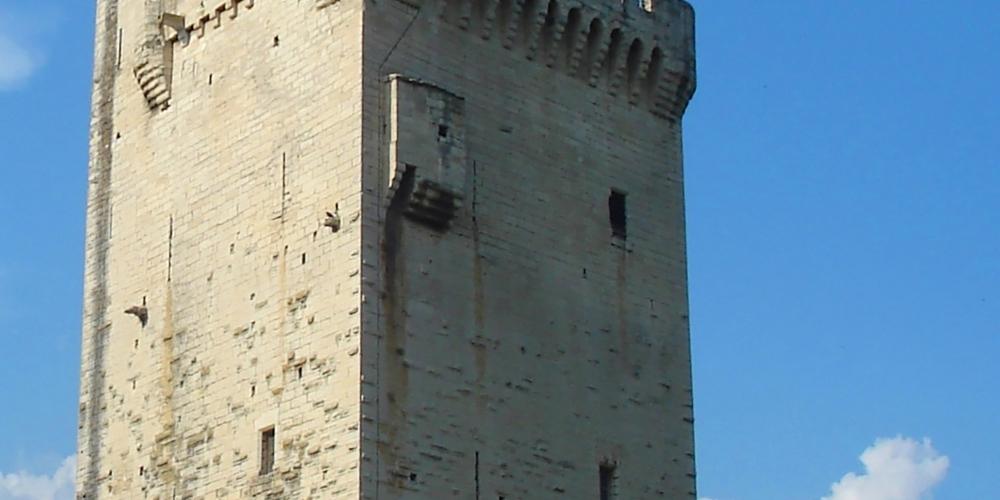 Fortifications of the first town of the new city commanded by Philip the Fair, facing the Papal Kingdom. – © tourismegard Fortifications of the first town of the new city commanded by Philip the Fair, facing the Papal Kingdom. – © tourismegard