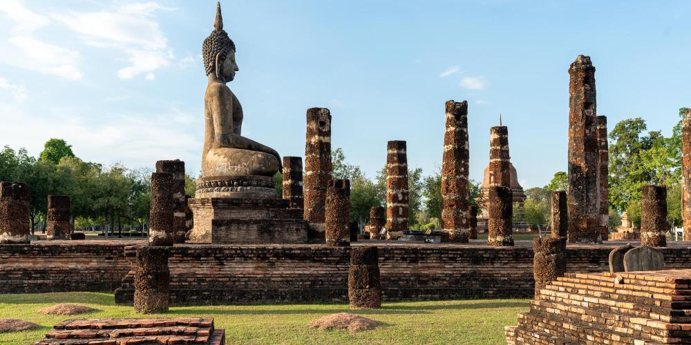 The Wat Sa Si temple in the centre of the Sukhothai Historical Park is said to contain the relics of one of the kings. – © Michael Turtle The Wat Sa Si temple in the centre of the Sukhothai Historical Park is said to contain the relics of one of the kings. – © Michael Turtle