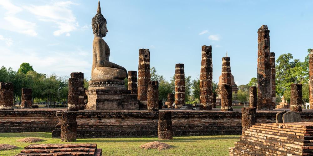 The Wat Sa Si temple in the centre of the Sukhothai Historical Park is said to contain the relics of one of the kings. – © Michael Turtle