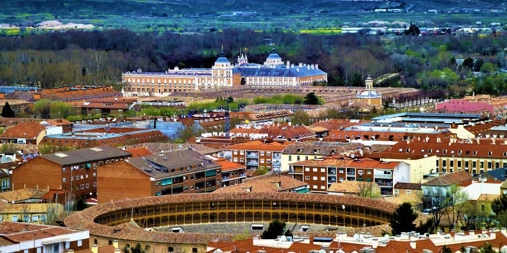 The Plaza de Toros of Aranjuez is fully integrated in the Historical Centre of the City and is one of the most representative buildings of importance that this city once had as a residence of the Spanish Monarchy for several centuries. – © Joaquin Alvarez