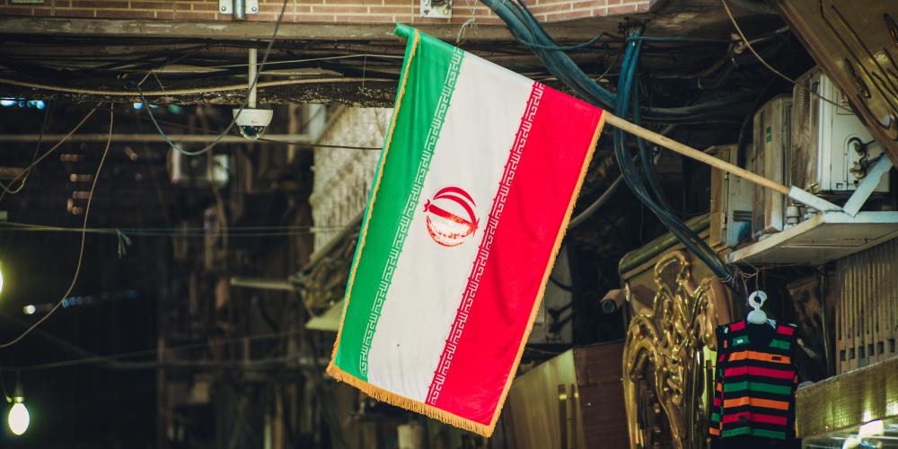 Iranian flag – © Linas Krisiukenas / Shutterstock
