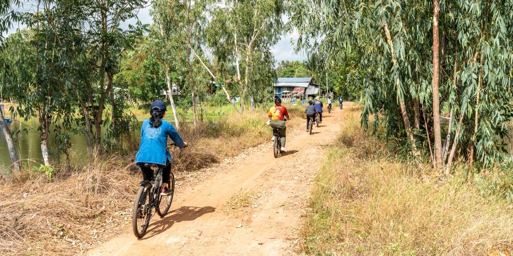 Cycling is one of the best ways to explore the North section of the Sukhothai Historical Park. – © Michael Turtle Cycling is one of the best ways to explore the North section of the Sukhothai Historical Park. – © Michael Turtle