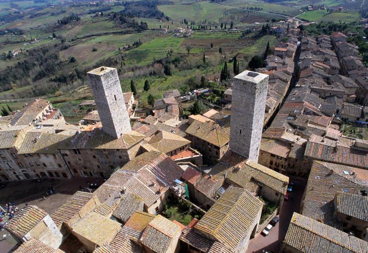 From the top of Torre Grossa, you can see the historical centre and the Francigena Road in the distance. – © Musei Civici San Gimignano