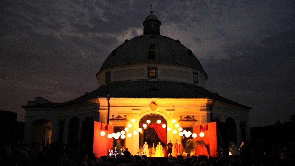 In tribute to the founder of the Flower Garden, the Castle Garden, the Archiepiscopal Castle but also whole town of Kroměříž, the baroque play is performed every year on Saturday evening. After the play, spectacular firework takes place in the Garden. - © Tomáš Vrtal