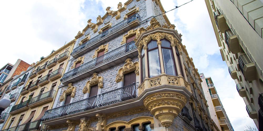 All along Rambla Nova there are different houses with façades of great historical and architectural interest. – © Manel Antoli, RV Edipress / Tarragona Tourist Board