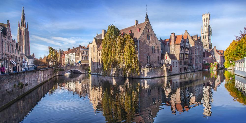 The Rozenhoedkaai during wintertime—one of Bruges' most romantic hotspots. – © Jan D'Hondt / VisitBruges The Rozenhoedkaai during wintertime—one of Bruges' most romantic hotspots. – © Jan D'Hondt / VisitBruges