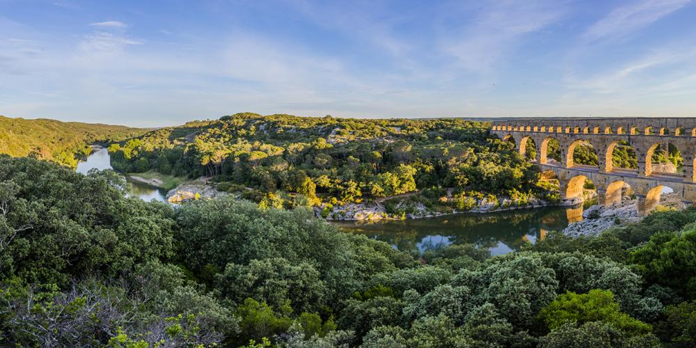 Vue panoramique du site du Pont du Gard, considéré comme l'un des aqueducs romains les mieux préservés et une construction ancienne incroyable. – © Aurelio Rodriguez