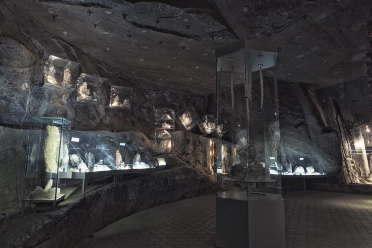 Exhibition entitled Geology of Salt Beds in Poland illustrates the wealth of mineral forms and salt rocks. Saltworks Museum in the Wieliczka Salt Mine. – © Bartek Papież