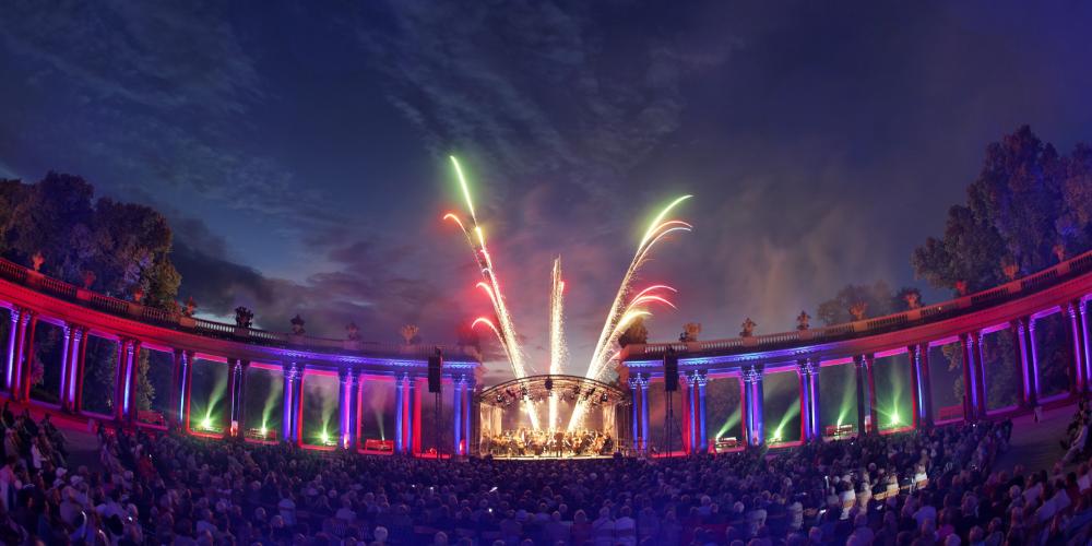 The closing Sanssouci Prom Concert with fireworks has become a tradition and is an annual highlight for open air music enthusiasts. – © Andre Stiebitz / PMSG The closing Sanssouci Prom Concert with fireworks has become a tradition and is an annual highlight for open air music enthusiasts. – © Andre Stiebitz / PMSG