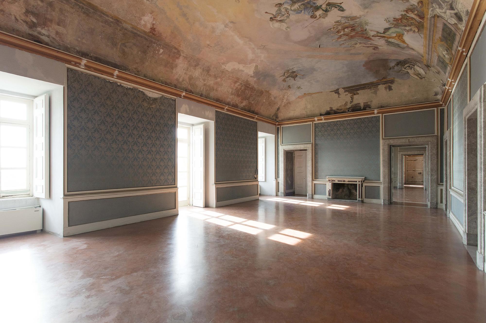 Fresco of the interior hall of the Carditello Royal Site,  Fedele Fischetti "Henry IV's Apotheosis". – © Amedeo Benestante