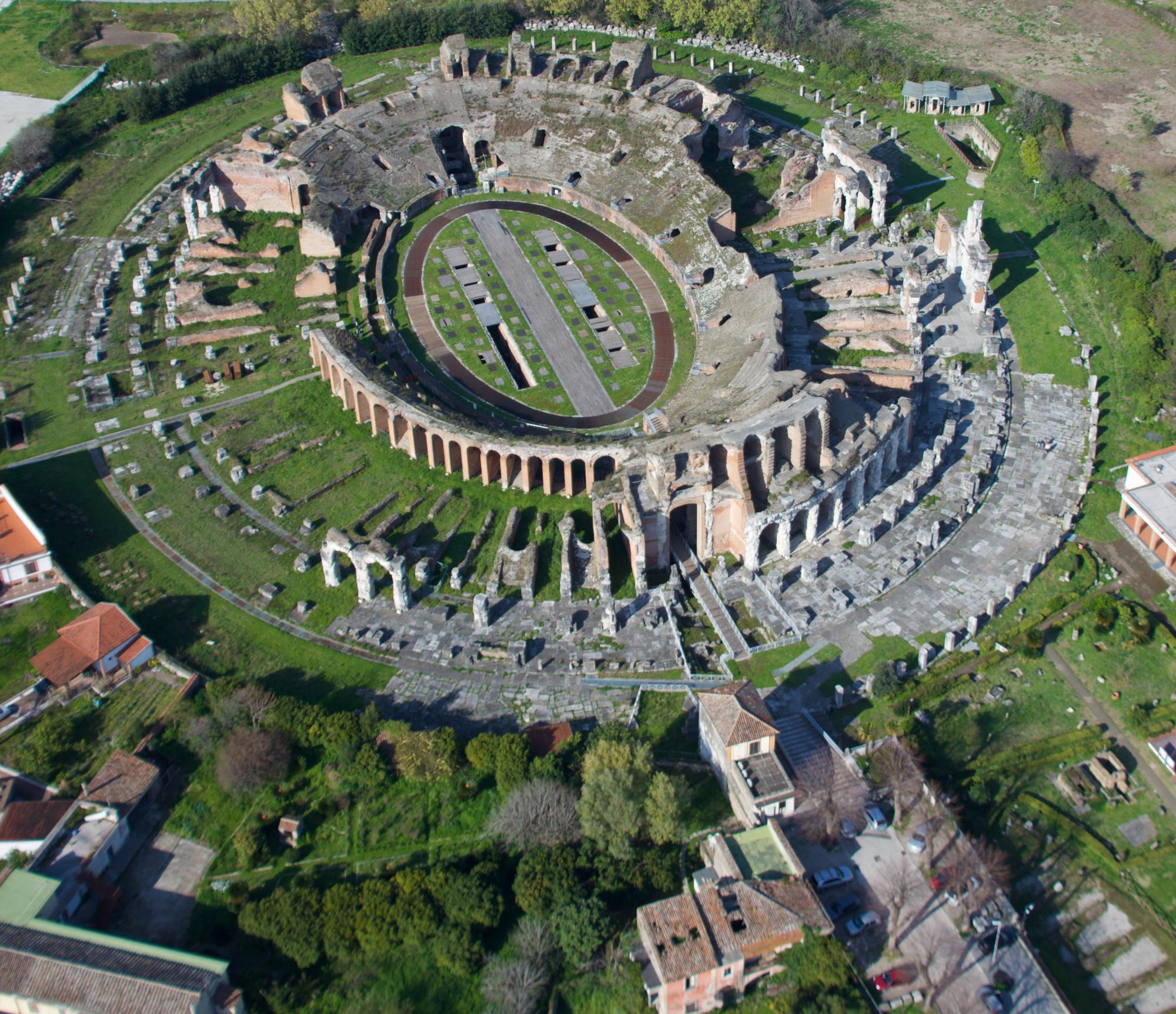 Aerial photo of the amphitheater and antiquarium. – © Emma Taricco