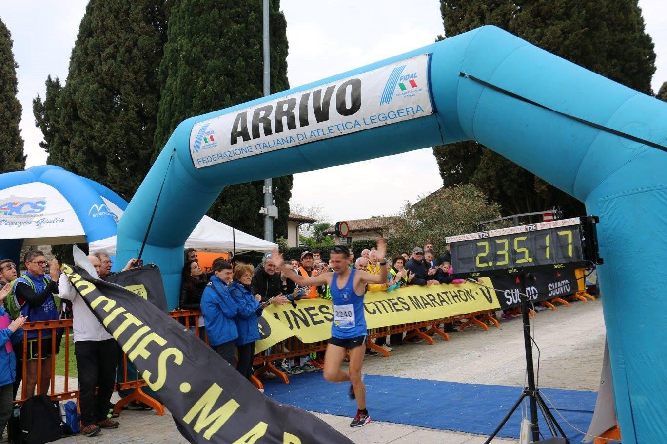 Saverio Giardiello crossing the finish line at the 2017 UNESCO Cities Marathon – © A. Fogar