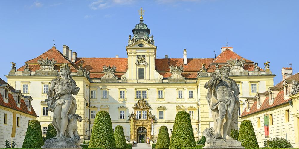Valtice Castle is one of the most impressive baroque residences of Central Europe. Originally a Gothic castle founded in the 12th century, from 1530 Valtice became the place of residence for the princely family of Liechtenstein. A number of important architects of the 17th and 18th centuries contributed to this design. – © Pecold / Shutterstock Valtice Castle is one of the most impressive baroque residences of Central Europe. Originally a Gothic castle founded in the 12th century, from 1530 Valtice became the place of residence for the princely family of Liechtenstein. A number of important architects of the 17th and 18th centuries contributed to this design. – © Pecold / Shutterstock