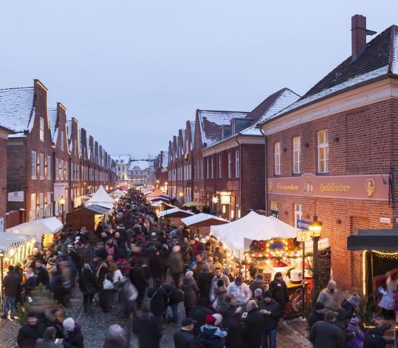 Music, spectacles and culinary specialties for the whole family await you at the Dutch "Sinterklaas" festival in the authentic atmosphere of the unique Dutch Quarter. – © Andre Stiebitz / PMSG