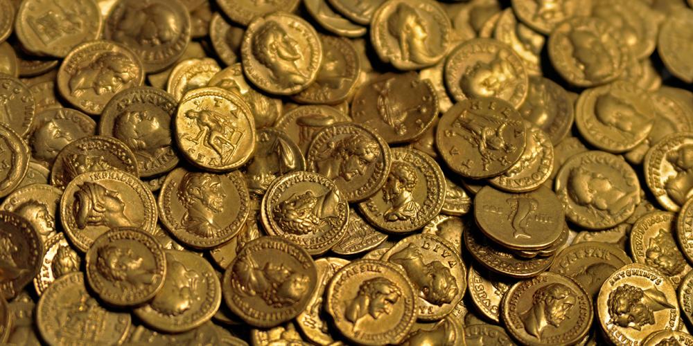 The museum holds the largest hoard of Roman gold from Imperial times, together with other coins in the museum's coin cabinet. – © Thomas Zühmer / GDKE-Rheinisches Landesmuseum Trier