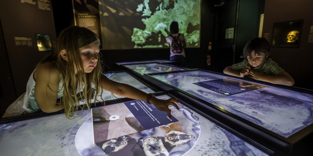Discover the Aurignacian Gallery at the Pont d’Arc Cavern. – © Franck Charton Discover the Aurignacian Gallery at the Pont d’Arc Cavern. – © Franck Charton