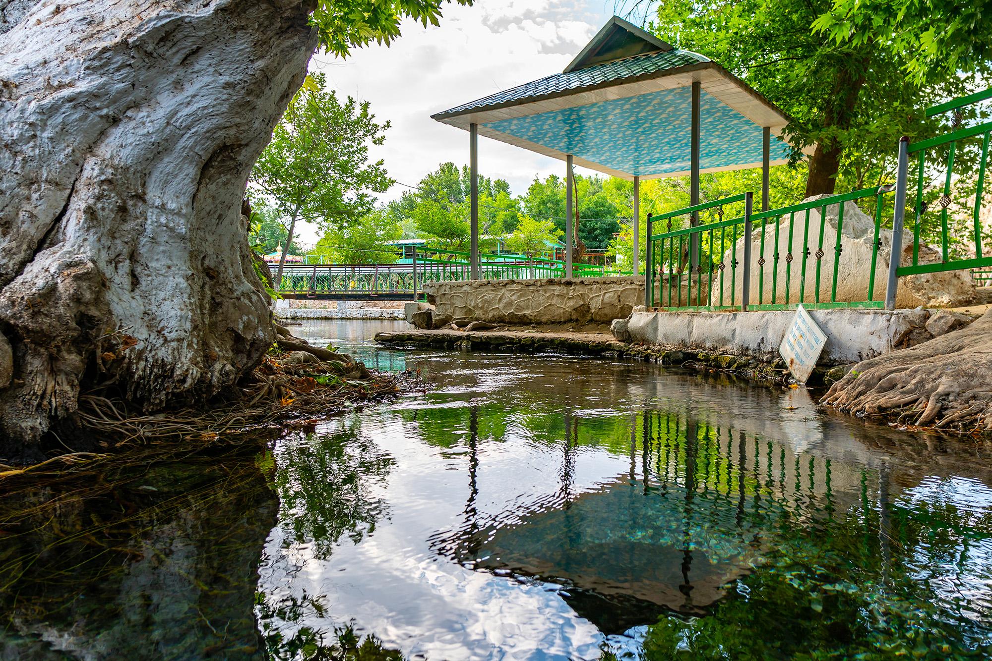 Rest areas have been built around the springs – © AlexelA / Shutterstock