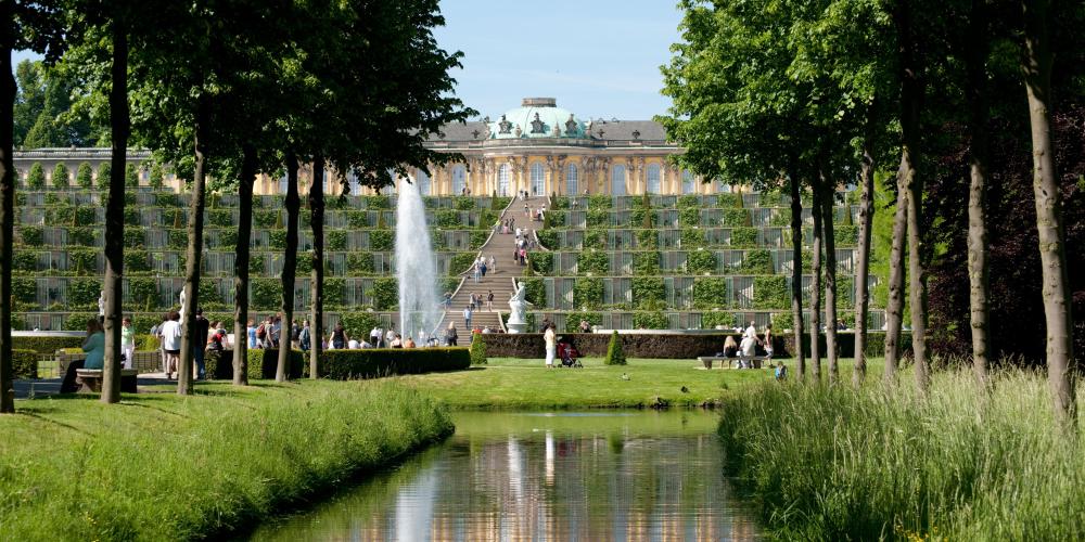 Le palais Sanssouci, constuit par Georg Wenzeslaus von Knobbelsdorff, est une œuvre majeure de l'architecture allemande rococo. – © L. Seidel/SPSG